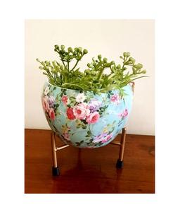 Elegante maceta de metal con soporte Elegante exhibición de plantas de interior para decoración del hogar Uso en interiores y jardines Acabado con recubrimiento en polvo - Product Image 1