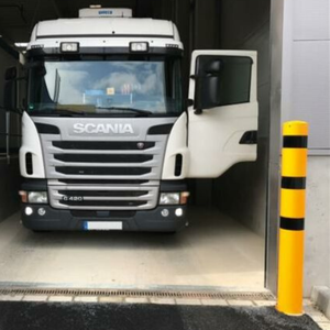 เสาคอนกรีตเหล็กเชื่อมกลางแจ้งป้องกันแรมพร้อมแถบสีเหลืองสีดำ - Product Image 4