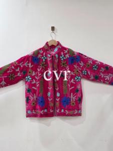 Manteau de luxe pour femme en velours Suzani fait main, brodé à la main, éco-responsable, style bohème d'hiver, vêtement d'extérieur ouzbek, idéal pour les fêtes - Product Image 2