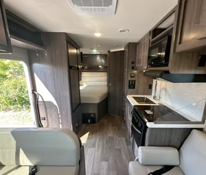 Remorque de voyage abordable en acier inoxydable Winnebago 20 pieds, 800 lb de charge utile, pour aventures familiales sur route, modèles 2023, 2022, 2021 - Product Image 3