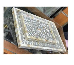 Plateau à sushi en bois d'acacia pour ménage ou restaurant servant un outil de cuisine en bambou avec manche en métal - Product Image 2