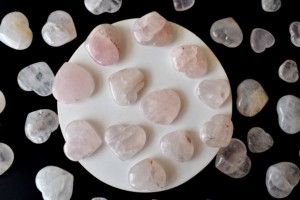 Venta al por mayor de mini corazones de cuarzo rosa para decoración de meditación y amor - Product Image 4
