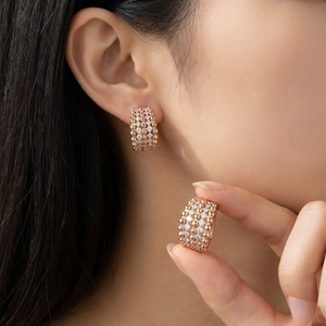 Boucles d'oreilles créoles Huggie en or et or rose de haute qualité avec diamants véritables, style vintage, idéales pour mariage et soirée – Offre exceptionnelle de joaillerie fine de Hong Kong - Product Image 2