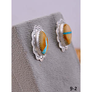 Boucles d'oreilles pendantes artisanales en turquoise de Royston et argent sterling, serties d'une fleur en forme de ruban - Product Image 3