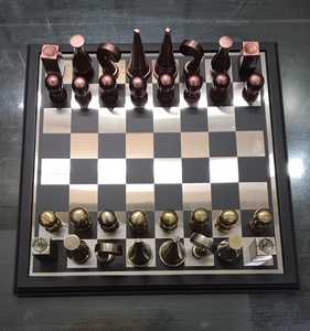 Jeux d'échecs de table royaux à base de métal et échiquier de haute finition avec vaisselle d'intérieur ensembles d'échecs pour deux joueurs meilleurs pour adulte - Product Image 3