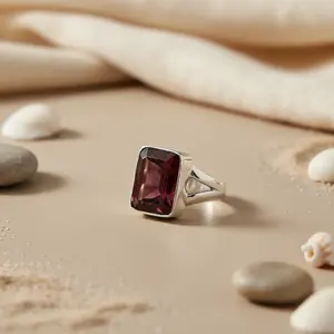 Anillo Delicado de Plata 925 con Gema Rectangular para Mujer, Chapado en Rodio con Circonita, Joyería Fina de Platino - Product Image 1