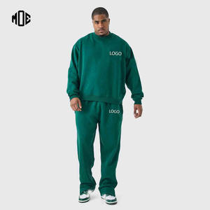 Ensemble de survêtements de grande taille à col ras du cou, vert forêt, Boxy, épaules tombantes, et pantalon de survêtement évasé Bootcut - Product Image 1