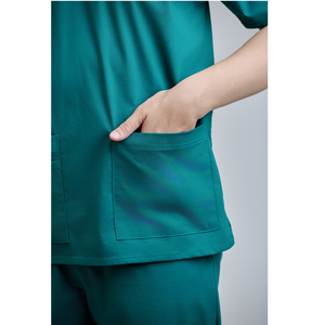 Ensemble de blouses médicales unisexes FMF fabriqué au Vietnam, en tissu WFX-CVC 52% coton, 45% polyester, 3% élasthanne, avec détection des aiguilles - Product Image 2