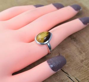 Anillo hecho a mano de piedra preciosa de ojo de tigre de Plata de Ley 925 sólida, joyería de piedras preciosas naturales simples, anillo de plata de ley estampado 925 - Product Image 2