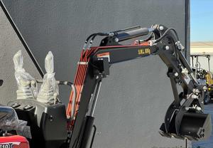 Mini-excavatrice UHI KOOP 10HP UME10T avec flèche pivotante, 9 accessoires - Product Image 4