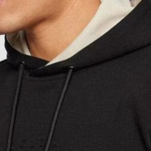 Jersey de algodón negro liso para hombre Sudaderas con capucha con logotipo estampado en relieve personalizado OEM Muestra gratis Conjunto de Sudadera con capucha para hombre - Product Image 4