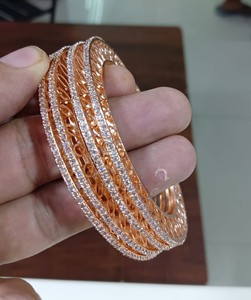 BRAZALETES DE ESTILO CLÁSICO DE DIAMANTE AMERICANO Y BRAZALETE CHAPADO EN PLATA TRADICIONAL Y DE MODA Y CIRCONITAS CUBIC PARA MUJER Y NIÑA - Product Image 1