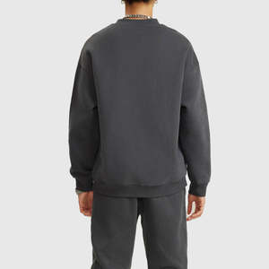 เสื้อสเวตเชิ้ตผู้ชายคอวี ผ้าฟลีซ ปี 2025 ผ้าฝ้าย 100% เป็นมิตรกับสิ่งแวดล้อม กันลม สำหรับฤดูใบไม้ร่วง บริการ OEM ตัดเย็บตามสั่ง แขนปกติ - Product Image 2