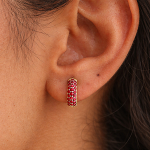 Boucles d'oreilles créoles Huggie en or rose 14 carats, or platine ou plaqué rhodium avec perles - Product Image 2