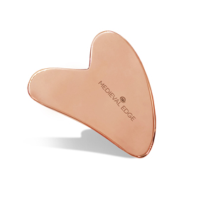 Outil de massage facial Gua Sha en cuivre de luxe Medieval Edge pour réduire les poches et les cernes, améliorer la circulation sanguine et favoriser le bien-être. - Product Image 3