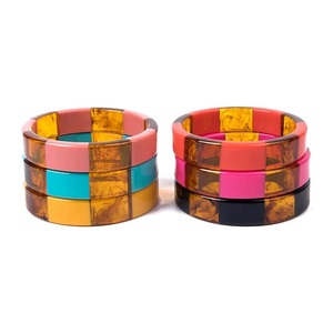 Nouveaux Bracelets Joncs en Résine Acrylique Géométrique de Qualité Supérieure, Motif Damier Coloré, Bijoux de Mode Unisexe, Cadeau pour Femme, Idéal pour les Fêtes - Product Image 1