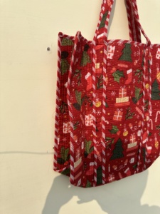 Bolso de playa Kantha de algodón hecho a mano con estampado navideño para mujer, bolso abierto con parte superior, dos forros de lona, hermoso hombro acolchado para viajes - Product Image 5