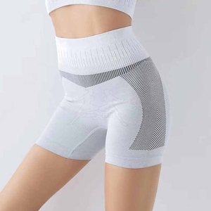 Shorts de sport et yoga pour femmes, couleur unie, matière douce et respirante, taille élastique, couleurs personnalisables, séchage rapide, OEM ODM, vêtements de sport confortables - Product Image 3
