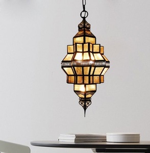 Linterna de hierro metálica hecha a mano con elegancia rústica de estilo industrial y construcción duradera para un aspecto vintage duradero - Product Image 3