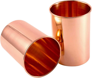 Verre en cuivre minimaliste avec une couche extérieure polie et un ton riche, conçu pour l'hydratation pendant le jeûne ou la thérapie - Product Image 1