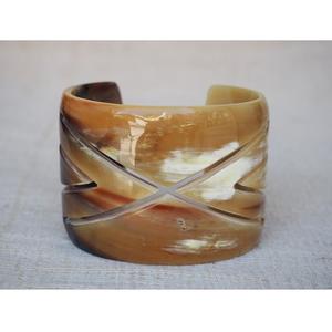 Brazalete de cuerno de buey ecológico hecho a mano Característica animal elegante Regalo perfecto para cualquier ocasión - Product Image 3