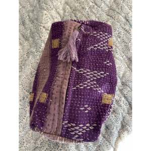 Pochette cosmétique vintage brodée Kantha, motif Jacaranda doux, capacité moyenne, logo personnalisé, style féminin, PU polyester imperméable - Product Image 1