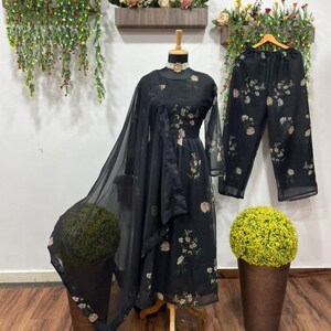Étnico Anarkali 3 piezas traje de alta calidad para niñas en la India a bajo precio al por mayor Kurti conjuntos tradicional India desgaste mejor calidad - Product Image 2