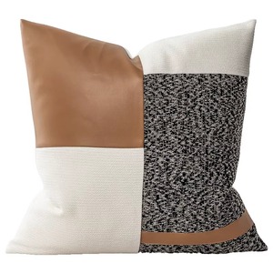 Coussin de sol de luxe Love Is Home, motif géométrique, housse en coton, rembourrage 100% fibre de polyester, fermeture éclair amovible et lavable - Product Image 1