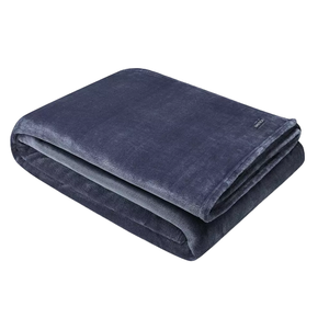 Couvertures en peluche tricotées solides en polyester 100% extra doux avec taille personnalisée et couleur anti-boulochage pour la maison et les voyages Fabriqué en Inde - Product Image 1