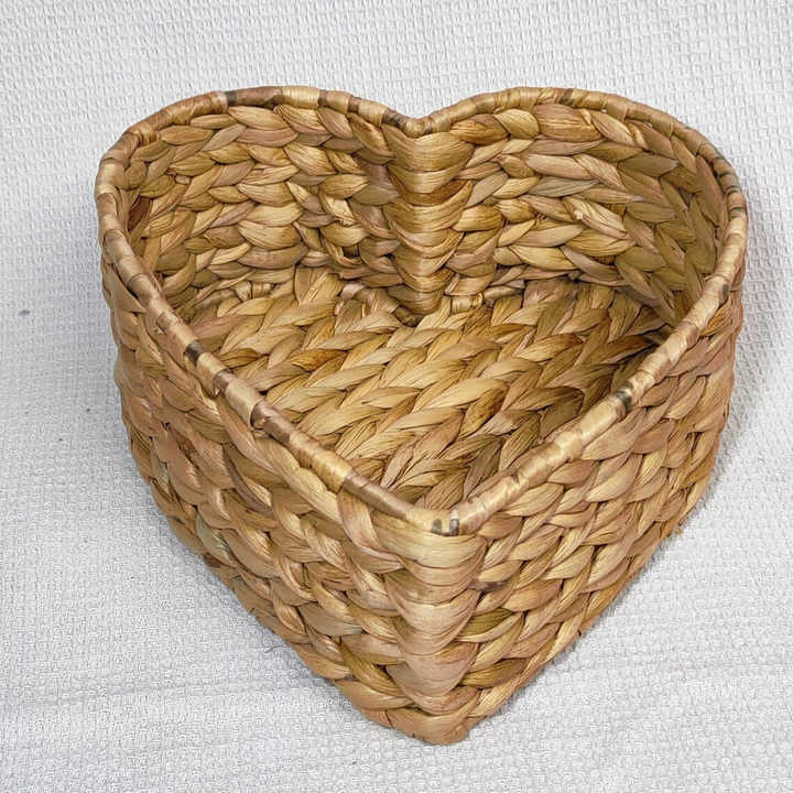 100 Natural Rattan Water Hyacinth Basket Love Shaped Storage Box