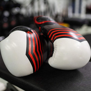 Guantes de Boxeo con Superficie Lisa y Acolchado Confiable, con Construcción de Calidad y Uso Cómodo para Entrenamiento - Product Image 5