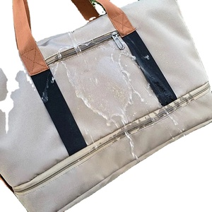 Bolsa de viaje de lujo con impresión de logotipo personalizado Bolsa de lona deportiva de gran capacidad de alta calidad Ideal para gimnasio Viajes al aire libre - Product Image 5