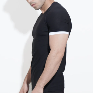 Vente en gros OEM T-shirts polo pour hommes 100% coton à séchage rapide Hauts de fitness à manches courtes de grande taille avec logo personnalisé motif solide - Product Image 4