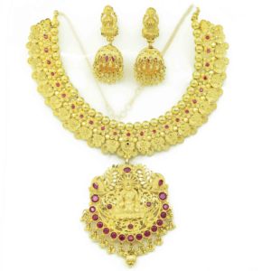 Vente en gros de colliers courts remplis d'or 14K 18K 24K, bijoux de conception de temple Lakshmi, colliers de mode en laiton plaqué or. - Product Image 3