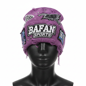 Bonnet en tricot acrylique doux de haute qualité 280GSM, couleur violette, aspect vieilli, avec patchs brodés personnalisés, bonnet jacquard tendance - Product Image 1