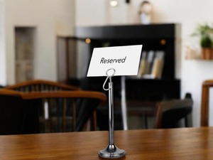 Tarjetero dorado moderno, organizador elegante para uso en oficina, etiquetas de nombre de fiesta o configuración de mesa de regalo - Product Image 5