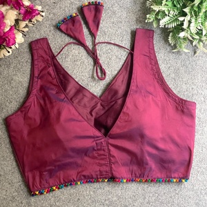 เสื้อเบลาส์คอวีลูกไม้ถักสีเรียบๆทำจากผ้าไหมหนาพร้อมแขน10นิ้ว - Product Image 5