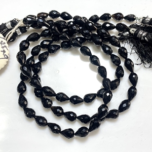 Vente en gros de perles en forme de goutte d'onyx noire à facettes fines pierres précieuses naturelles support perceuse gouttes perles pour bijoux - Product Image 1