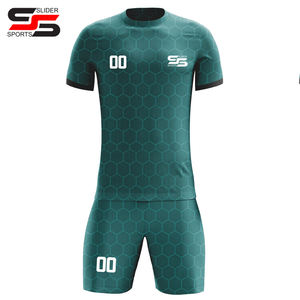 Camiseta de fútbol de gran tamaño del uniforme de fútbol con logotipo personalizado en colores lisos y degradados para hombres - Product Image 1