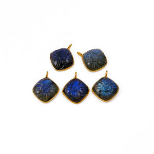 Flashy Labradorite Charme Sculpté À La Main Gemme Fleur Coussin Or Plaqué Lunette En Laiton Pendentif Unisexe En Gros Faire Des Fournitures - Product Image 1