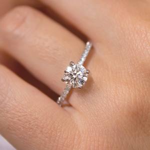 Anillo de compromiso de diamante moissanita de 8mm | Anillo de Boda nupcial solitario Pave Band | Anillo de aniversario de plata chapada en oro de 18 quilates - Product Image 3