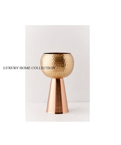 Pot de fleurs en métal intemporel avec support fin surélevé, parfait pour les plantes artificielles dans les foyers de salles à manger ou les coins confortables - Product Image 2