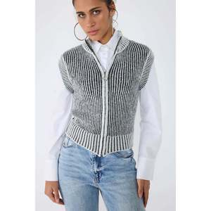 Chaleco Informal de Cuello Alto Tejido a Crochet - Product Image 3