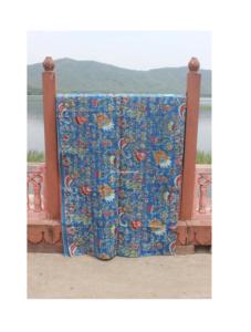 Couette Kantha en coton organique doux et réversible, imprimée orange mukut cousue à la main pour la décoration intérieure ou les caractéristiques de l'hôtel - Product Image 2