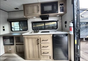 Mini Remolque de Campamento en Forma de Lágrima con Ducha, Caravana Ligera para Viajes y Campamentos - Product Image 3