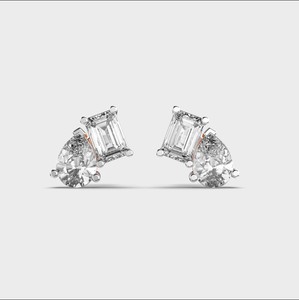 Boucles d'oreilles en diamants de laboratoire taille émeraude et forme poire, or rose/blanc/jaune 18 carats - Product Image 1