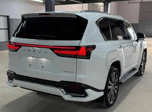 Lexus LX 600 de 2023 Usado en Perfectas Condiciones con Motor de Gasolina Twin Turbo de 3.5L, Listo para Enviar - Product Image 3