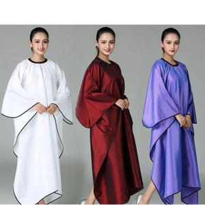 Capa de peluquería de salón impermeable antiestática antiadherente de poliéster impresa personalizada para adultos peluquero corte de pelo Saaqaans - Product Image 2