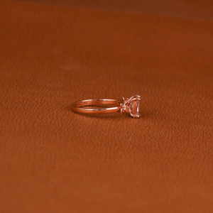 Bague de fiançailles plaquée or rose 18KT à la mode coupe rayonnante diamant cultivé en laboratoire conception personnalisée classique pour cadeau d'anniversaire IGI - Product Image 4