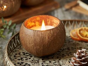 Bougeoir en coquille de noix de coco fait à la main | Bougeoir naturel pour la décoration de la maison et du spa | Option de décoration durable et écologique - Product Image 3